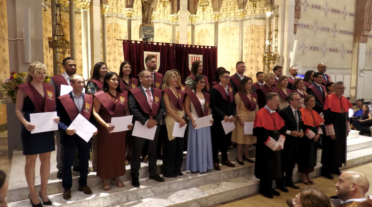 Una nova promoció d'estudiants de màsters es gradua a la CEU UAO